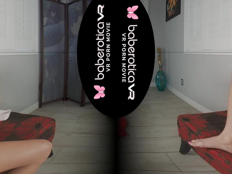 Victoria June удивительное время показывает нам ее огромные сиськи