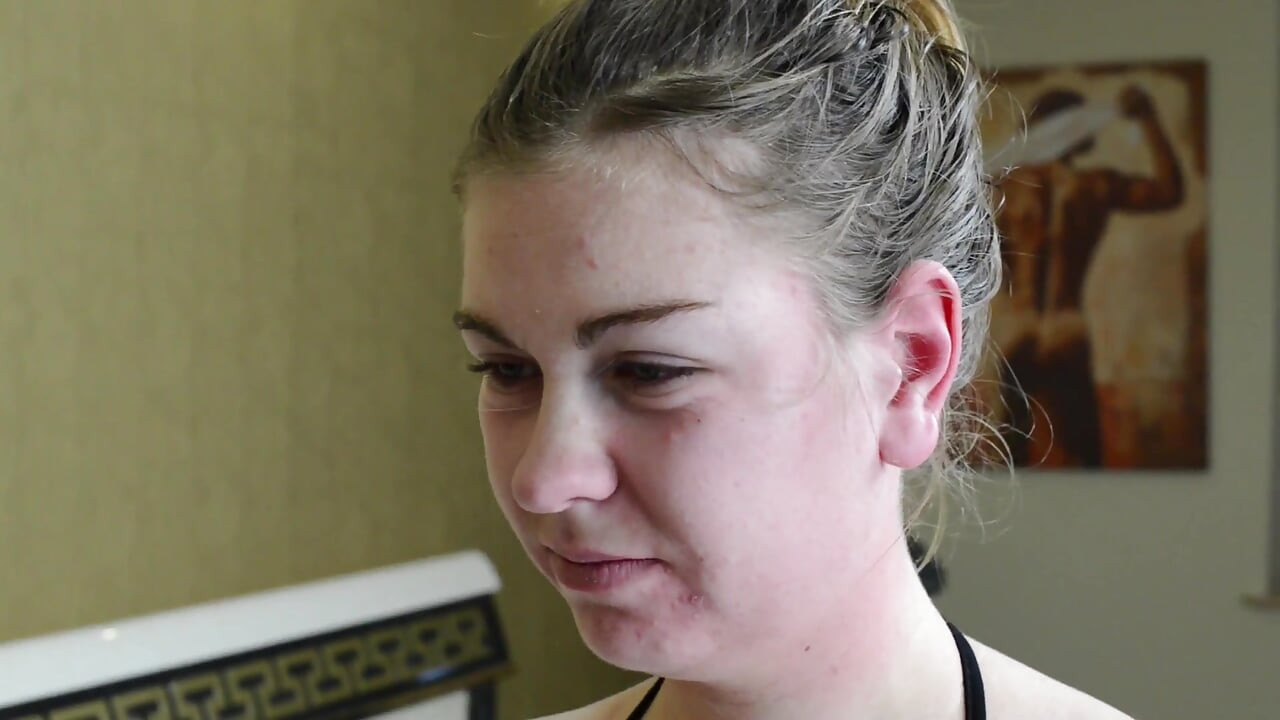 Tát vào mặt - bởi domina linda rush và nô lệ của cô ấy Kamilla Stein