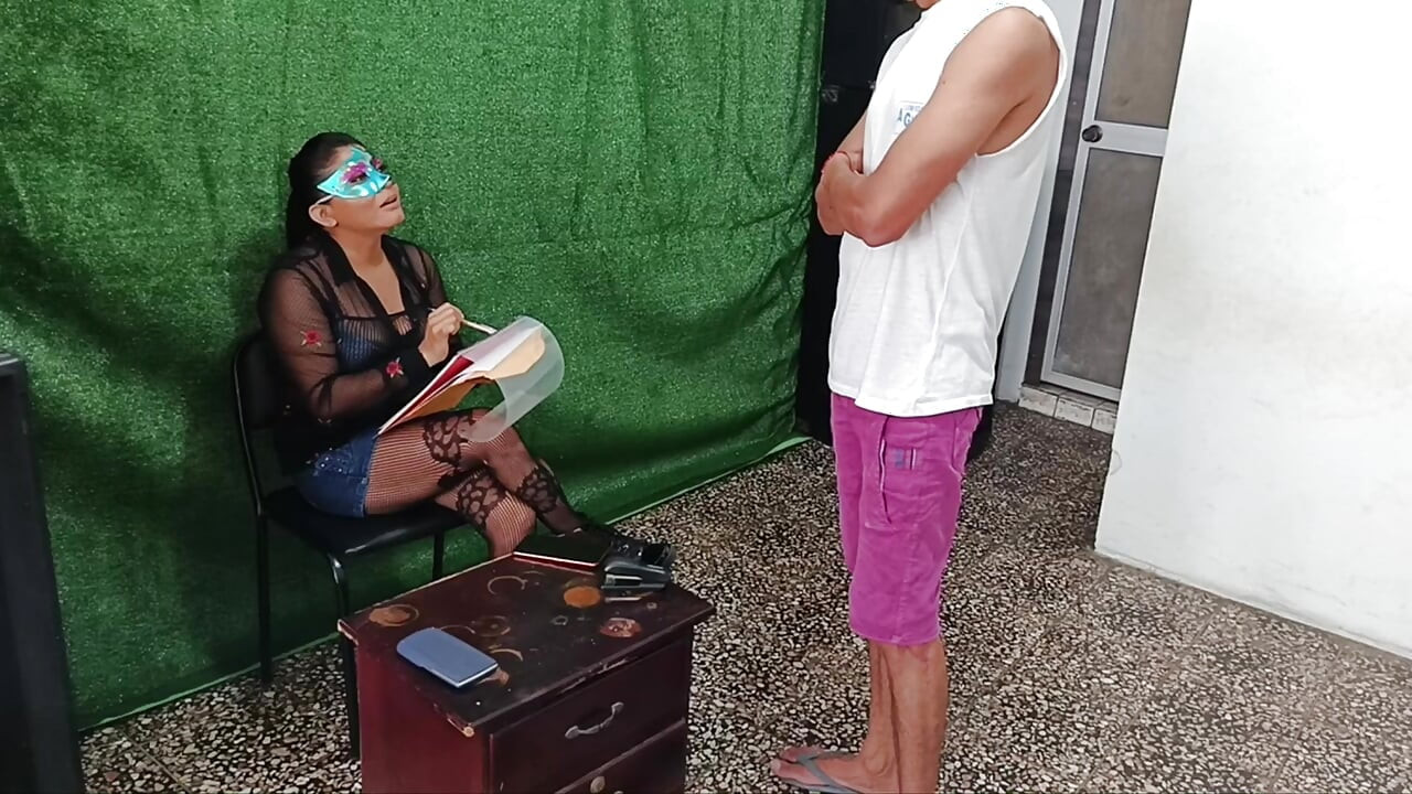 seduzindo uma secretária sexy que adora sexo parte 1