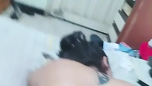 Mein nachbar bietet mir eine massage an und fickt am ende meinen arsch