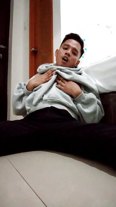 Super Sexy Asia Top Is Masturbate His Big Cock for You