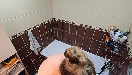 Die Duschroutine Meiner Molligen Ehefrau - Rasieren Und Frisch Fühlen