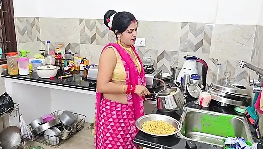 Boss Ne Bhabhi Ko Pramotion dene Ke Bahane Bulaya Apne Room Me Hardcore Sex
