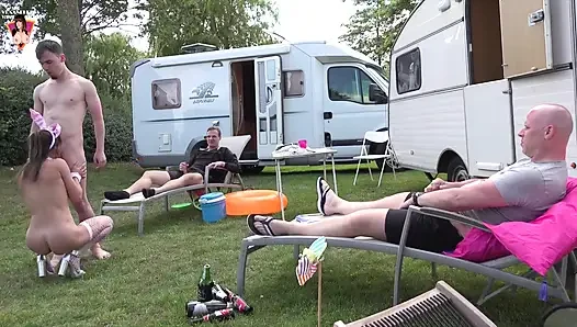 Belgias Filthiest Campsite: seks threesome di luar ruangan