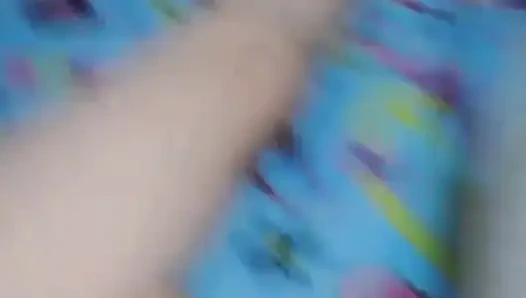 Симпатичную тинку трахает ее пасынку, пока ее родители в другой комнате