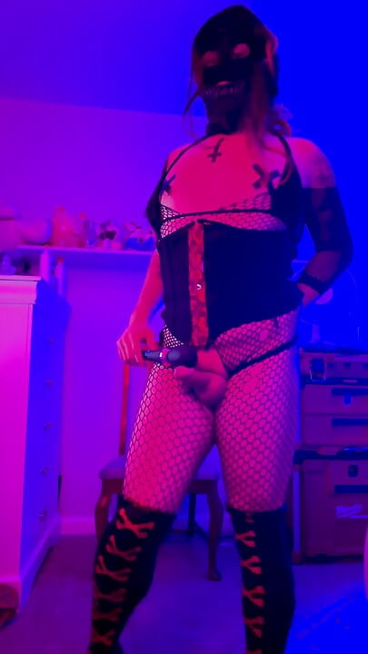 Toying solo TheXD needs new outfits send me some! Thanks you