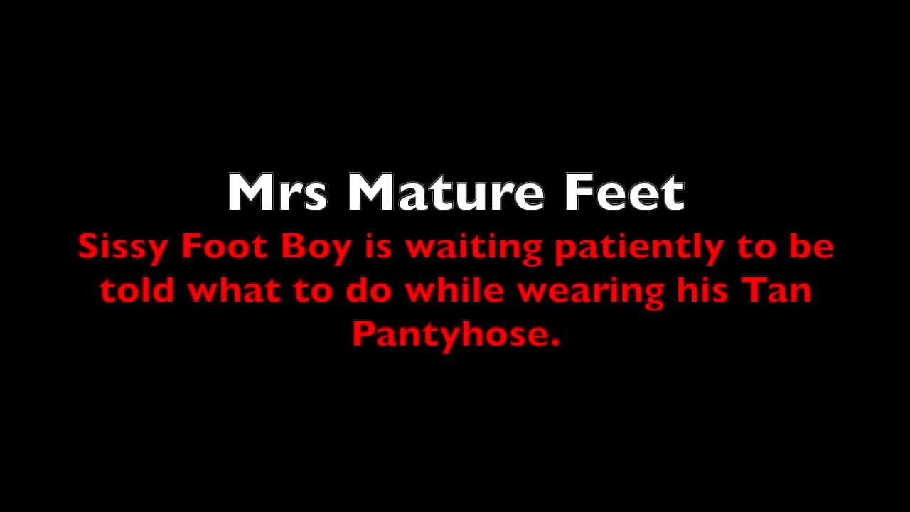 Mrs Mature Feet ráveszi a lábát, hogy tisztítsa meg a lábujjait 390