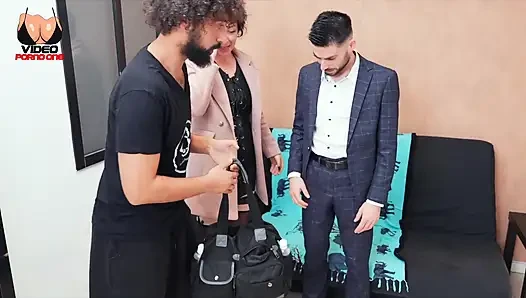 45 Yaşındaki MILF İki Genç Penis Tarafından Sevişti!