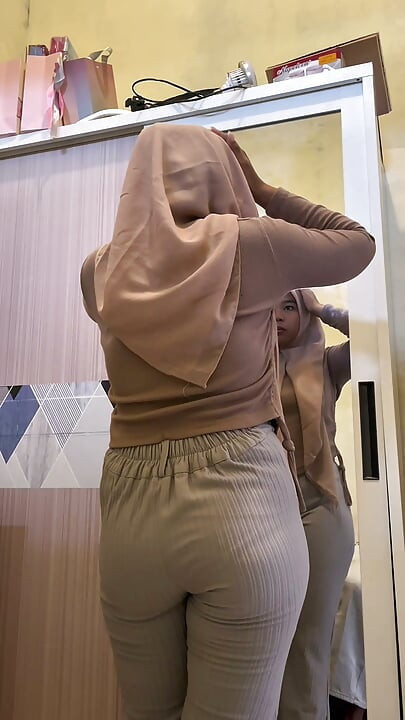 그녀의 새엄마 엉덩이