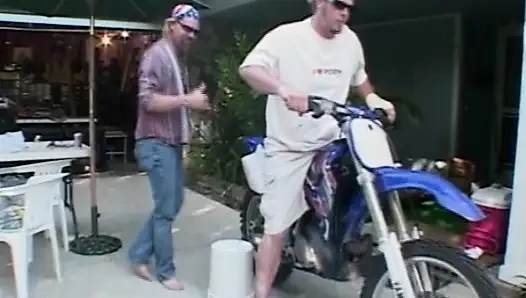 Garage Anal Fingering to Sloppy Ass-to-mouth Cleanup