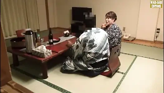 Соблазнение после закрытия: сотрудницу спа сняли на видео во время частной сессии в комнате - сцена 2