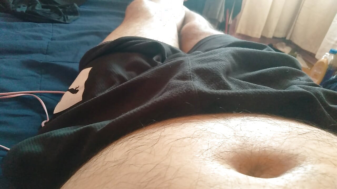 عاري بقضيبه الخارق يمكنه مص زبك