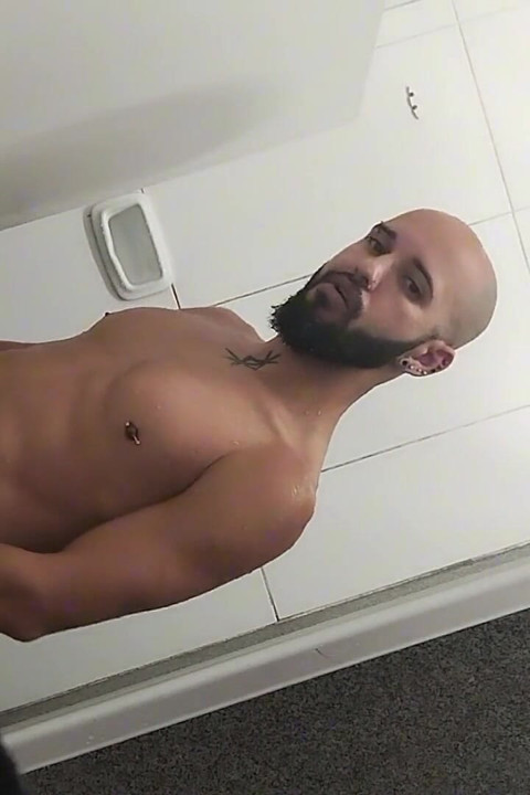 Trucker runker av Twink i dusjen