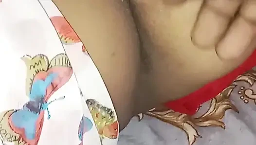 Я погладил мясистую киску своей жены. Часть 1