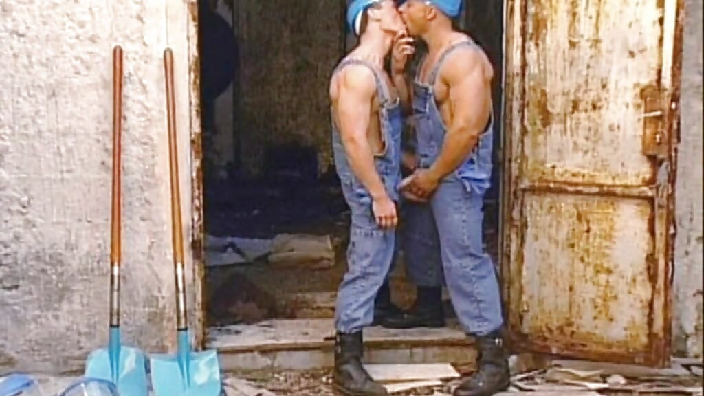 Hung Muscle Jock Drills His Young Lover Anal Outdoors and