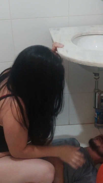 עניתי לאינסטלטור בשמלה בלי תחתונים! איך הוא הגיב? | קליפ 1