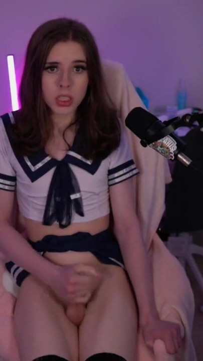 Sevimli femboy denizci mastürbasyon yapıyor | Klip 3