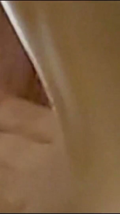 Secretară fierbinte cu ochelari tocilari tachinând pula, făcând o labă ca domnișoara Moș Crăciun pentru a obține precum înainte de a face deja sperma | Clip 3