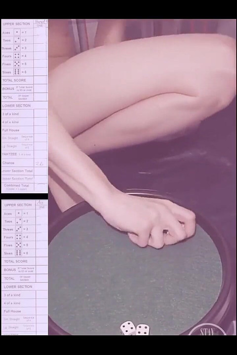 お尻にグラスをかけてヤッツィーをプレイ!誰が勝つのか?