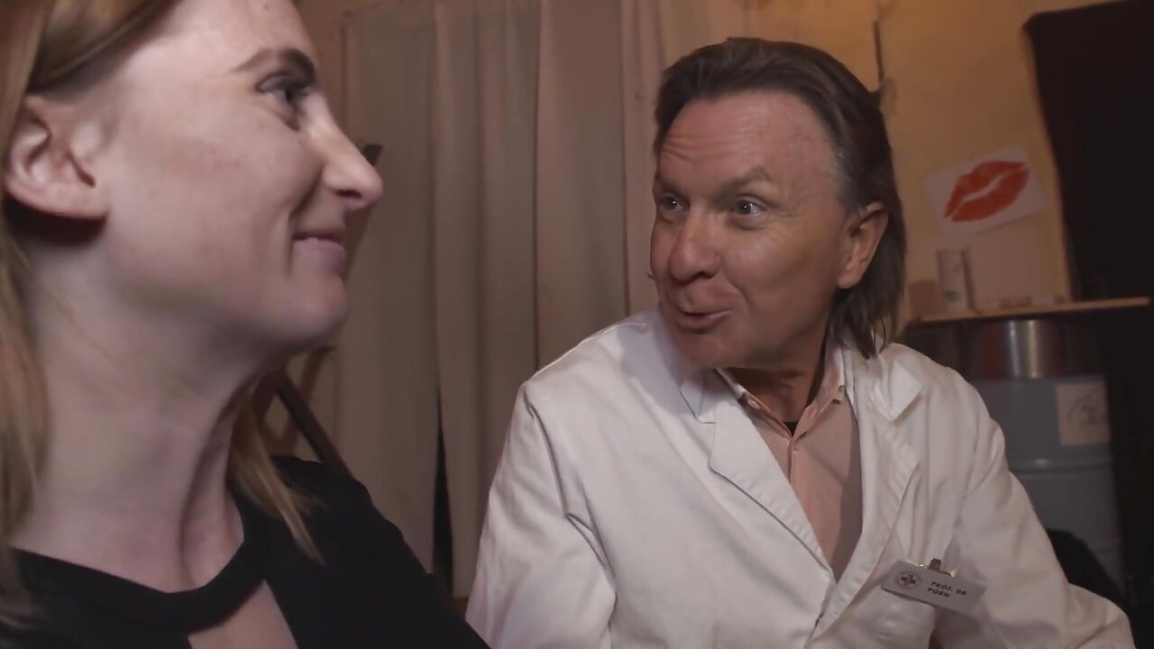 Petrecere sexuală cu penetrare dublă și blonde excitate