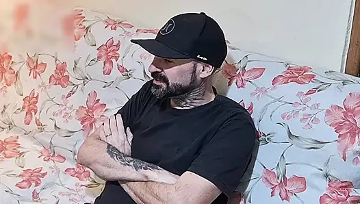 Падчерица без трусиков играет с домино со своим отчимом