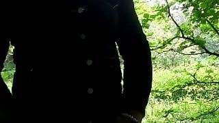 Kellycd2022, MILF sexy amateur travestie dans les bois en collants blancs