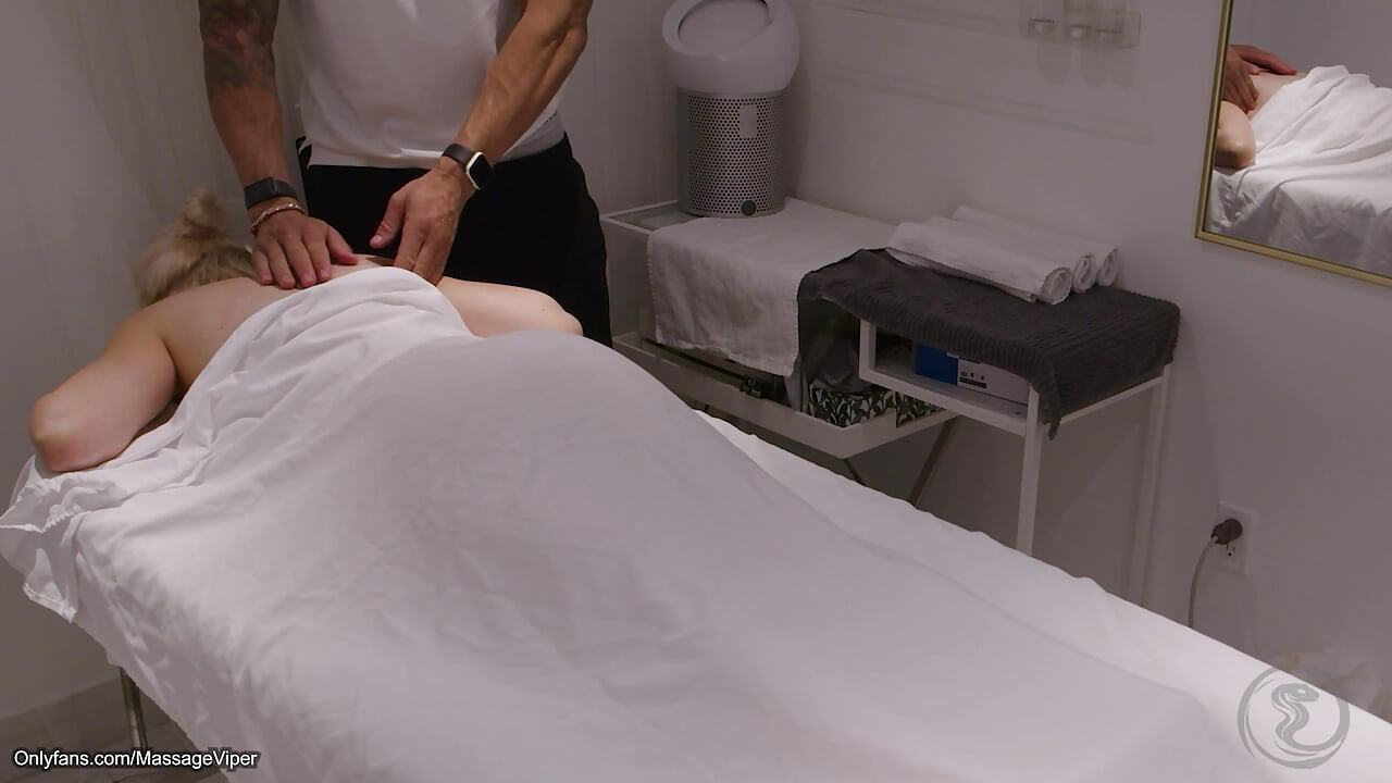 Client Switches Roles and Turns into the Masseuse!