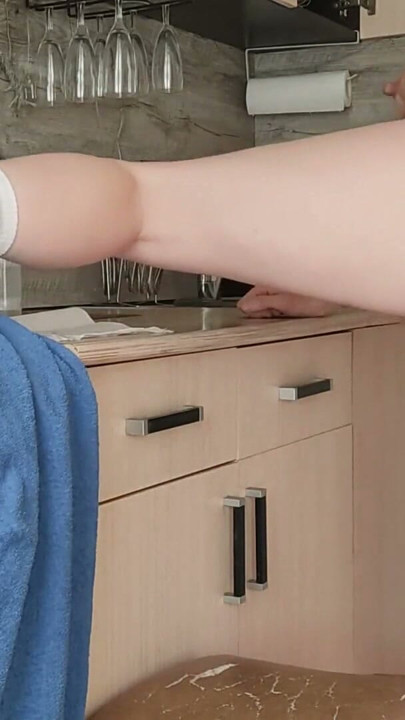 Hardcore dildo in the pussy of a pregnant beauty | Clip 1