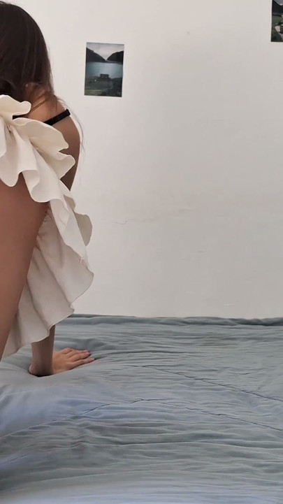Amateur Skinny Girl Has Real Orgasm in Bed at Home