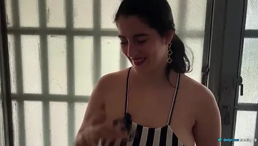 Komşunun yüzü masum ve ben öğreneceğim...