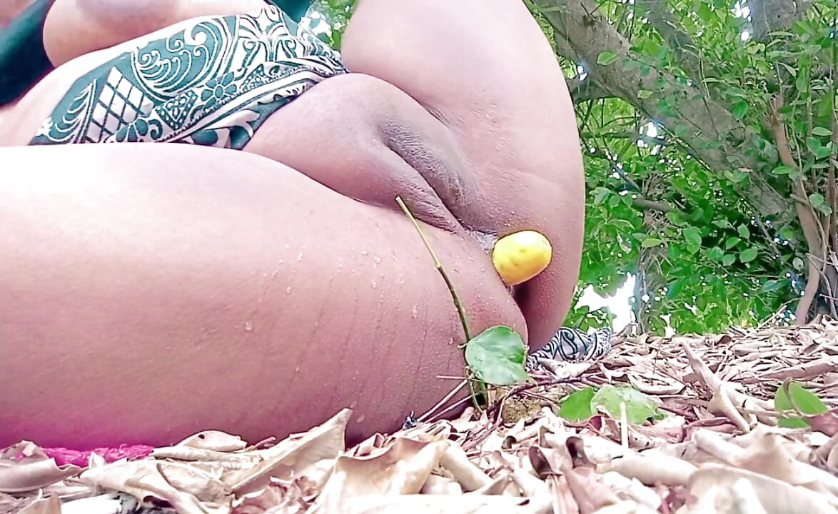 Minoti mashi is finggaring in her ass hole and pussy.