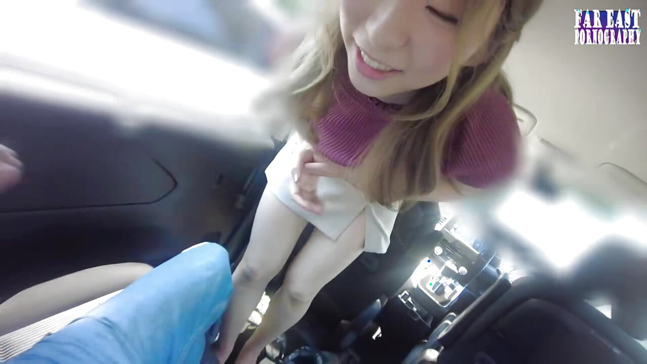 ฉันเด้งคัพเข้าครอบครองในฐานะสาวงามตัวหนาขี่ลึกเข้าไปในโล่ง Ep 1