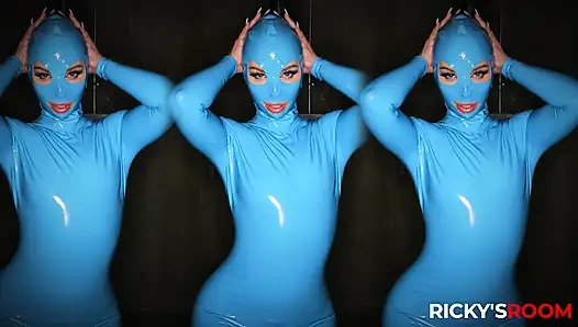Анальное развлечение в латексе RICKYSROOM с Ivy и Anna Claire