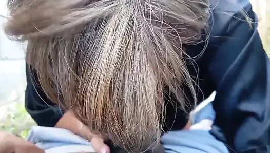 Pantat bahenol ibu tiri dientot habis-habisan sama ibu tirinya di luar ruangan!