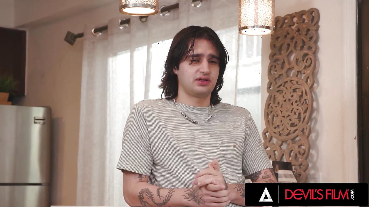 FILM CU DIAVOLI - Nico Luva își dorește un anal atât de rău încât are parte și de un futai dur adânc în față