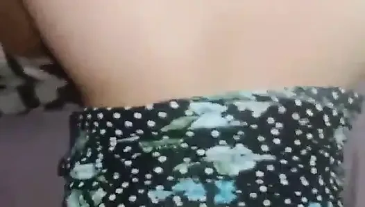 POV-doggystyle-ficken in ihrem blumenkleid