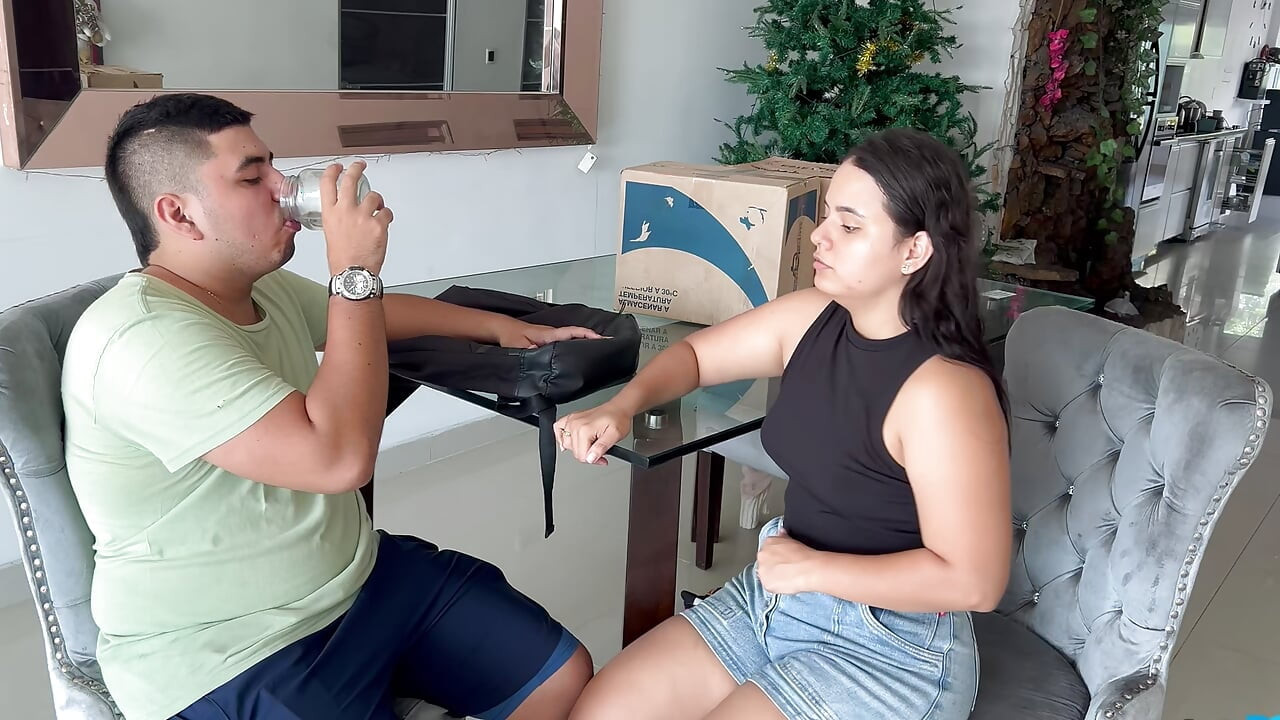 YOUNG WOMAN WAITS FOR HER HOME AND HE ARRIVES WITH A TRIPLE FAT COCK