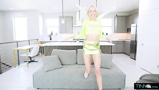 Pixie Spinner Slut Gets Her Cunt Stretched Wide Open