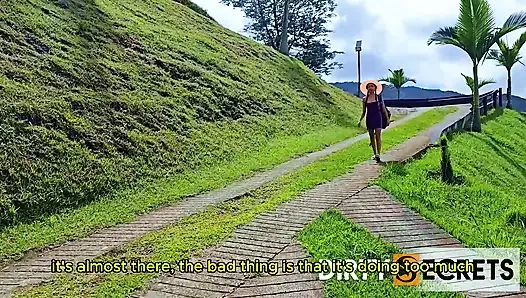 MEIN BLINDER STIEFVATER BRINGT EIN SEXY ZIMMERMÄDCHEN MIT NACH HAUSE UND ICH FICKE SIE HINTER SEINEM RÜCKEN