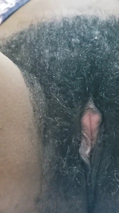 Muhteşem ateşli olgun orta yaşlı seksi kadın pembe doğal amcığını gösteriyor | Klip 1
