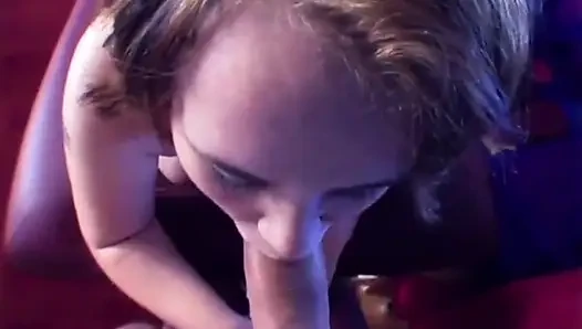 Riesige möpse, schmutziger blowjob, dicke gesichtsbesamung, zierliche