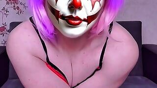 Сексуальный клоун-кутюра: горячее нижнее белье и симпатичный макияж