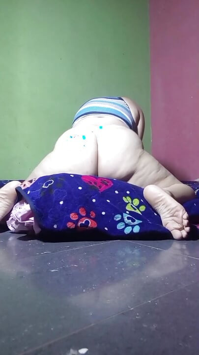 I Really Enjoy Masturbating My Pussy in Various Positions