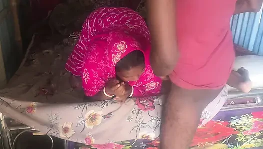 Desi hot bhabhi ko doggy style mein chudai ki