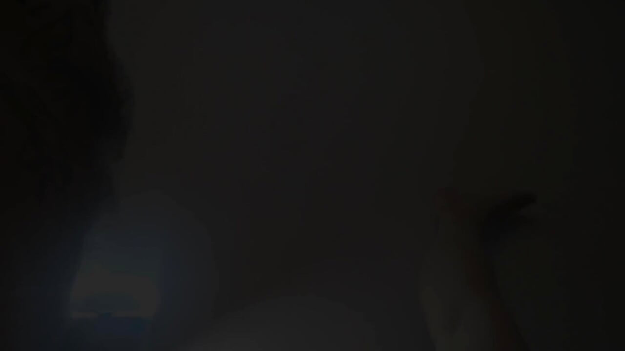 Aku lagi asik ngocok kontol sampai crot di dalam