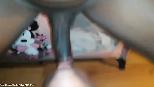 Aku dientot habis-habisan sama kontol besar pria kulit hitam sambil jilat memekku pakai dildo