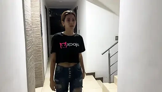 Ich gebe meiner besten Freundin einen harten Fick, nachdem ich sie in meiner Unterwäsche masturbieren gesehen habe.