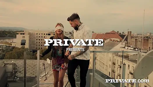 Анальное празднование Zlata Shine