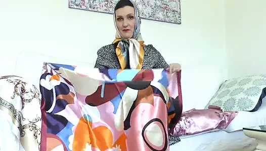 Мои блестящие атласные шарфы возбудят тебя! Леди Виктория Валенте