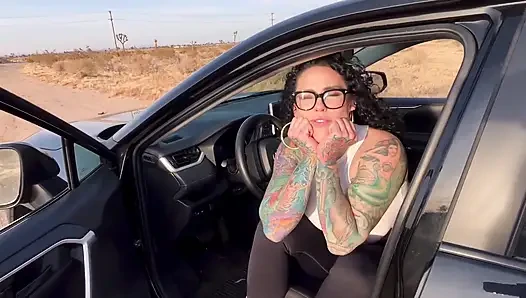 Geiler fremder wird mit muschi belohnt, nachdem er mein auto repariert hat